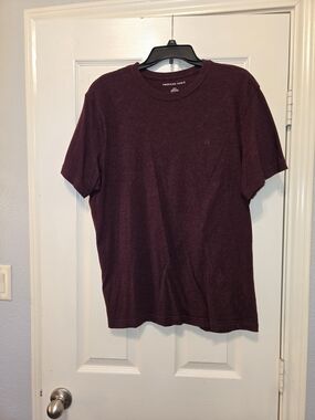 American Eagle Outfitters Men's Crewneck Tee - Burgundy